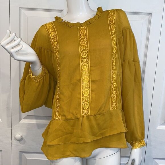 🔥lumie from Neiman Marcus blouse top - Picture 2 of 9